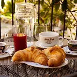 Gran Caffe Bed * カストロヴィッラリ